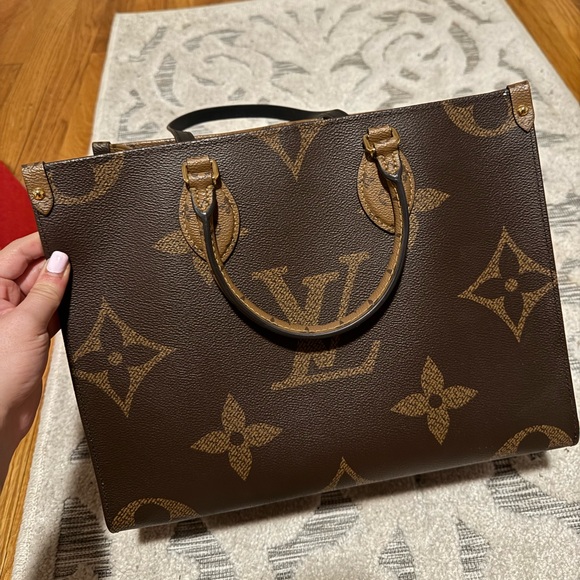 louis vuitton onthego MM - Picture 4 of 9